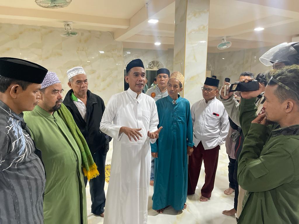 Usai Safari Ramadhan, Rudianto Lallo Langsung Kunjungi Masjid Ittifaqul Jamaah yang Kubahnya Ambruk